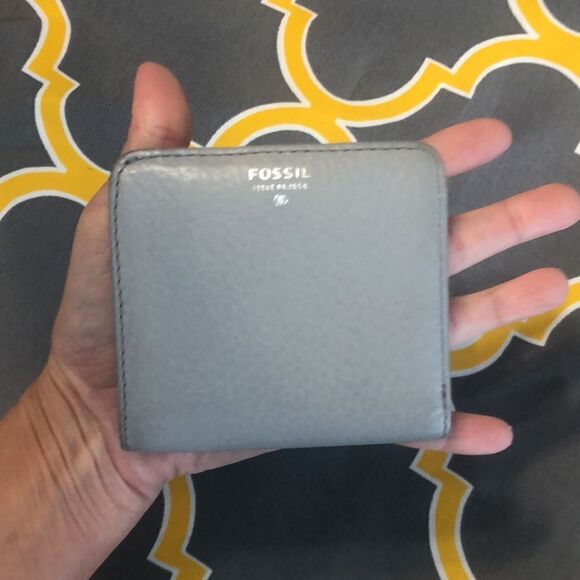 Small Fossil Leather Wallet - Picture 6 of 7